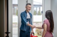 electricien arrive chez client