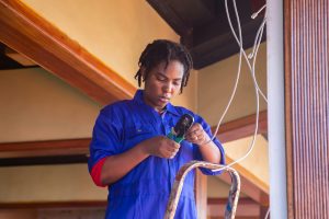 électricienne qui intervient pour rénovation électrique