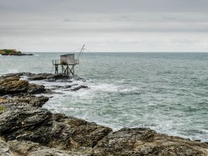 pêcherie et mer agitée pornic