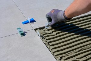 carrelage posé dans salle à manger